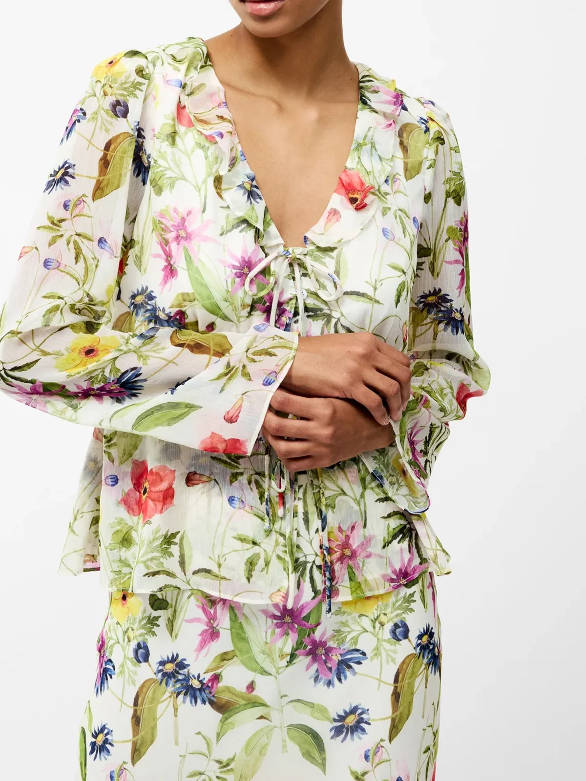 Lightweight Pleated V-Neck Tie Long Sleeve Shirt