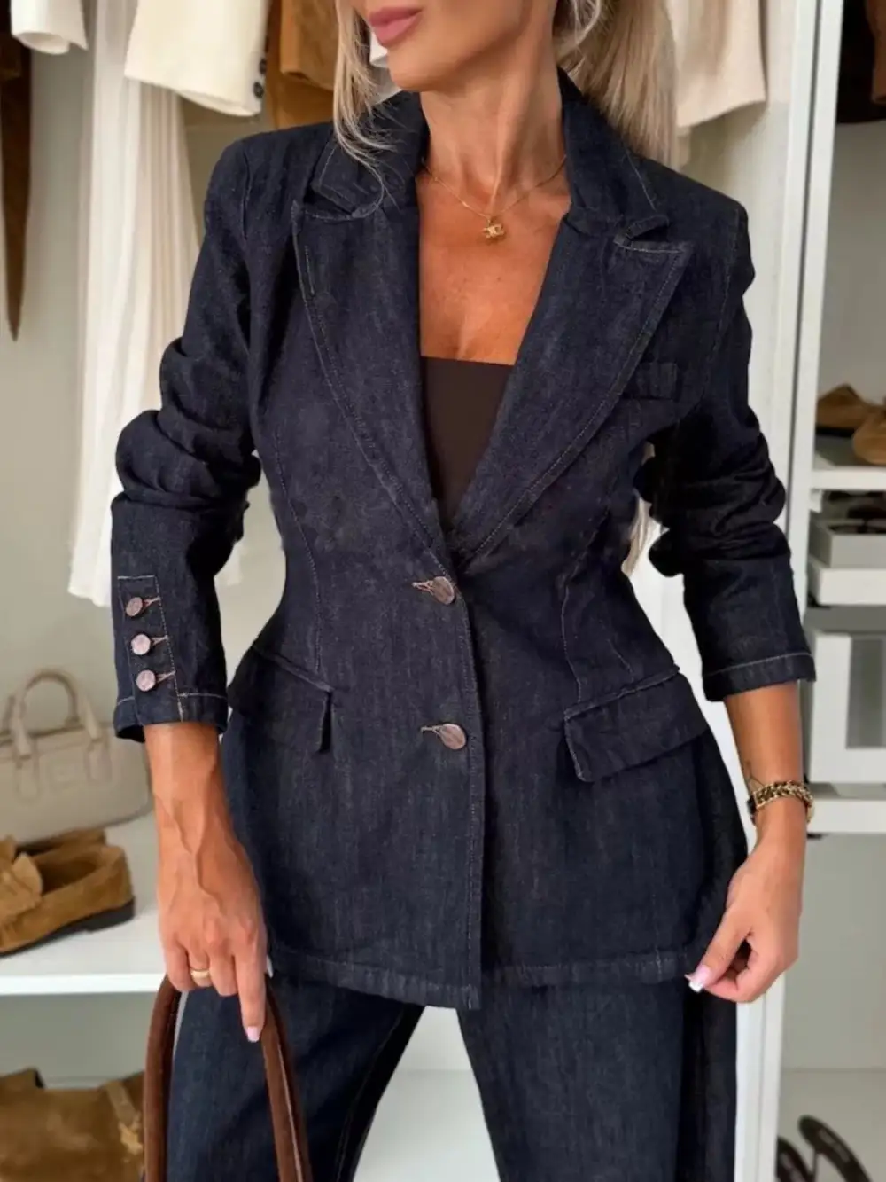 Refined Single-Breasted Velvet Blazer