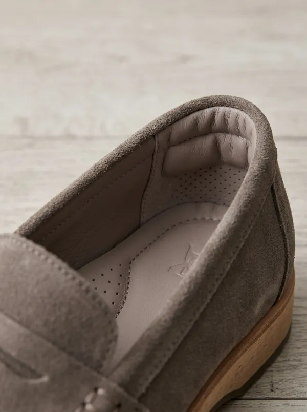 Women's Rugged Minimalist Suede Wood Sole Loafers