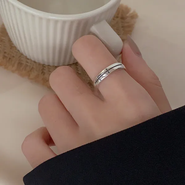 Sometimes the smallest piece carries the most meaning. ✨  This minimalist silver ring features a subtle cross-inspired detail and a sleek polished finish — understated enough for everyday wear, yet distinctive enough to get noticed.
