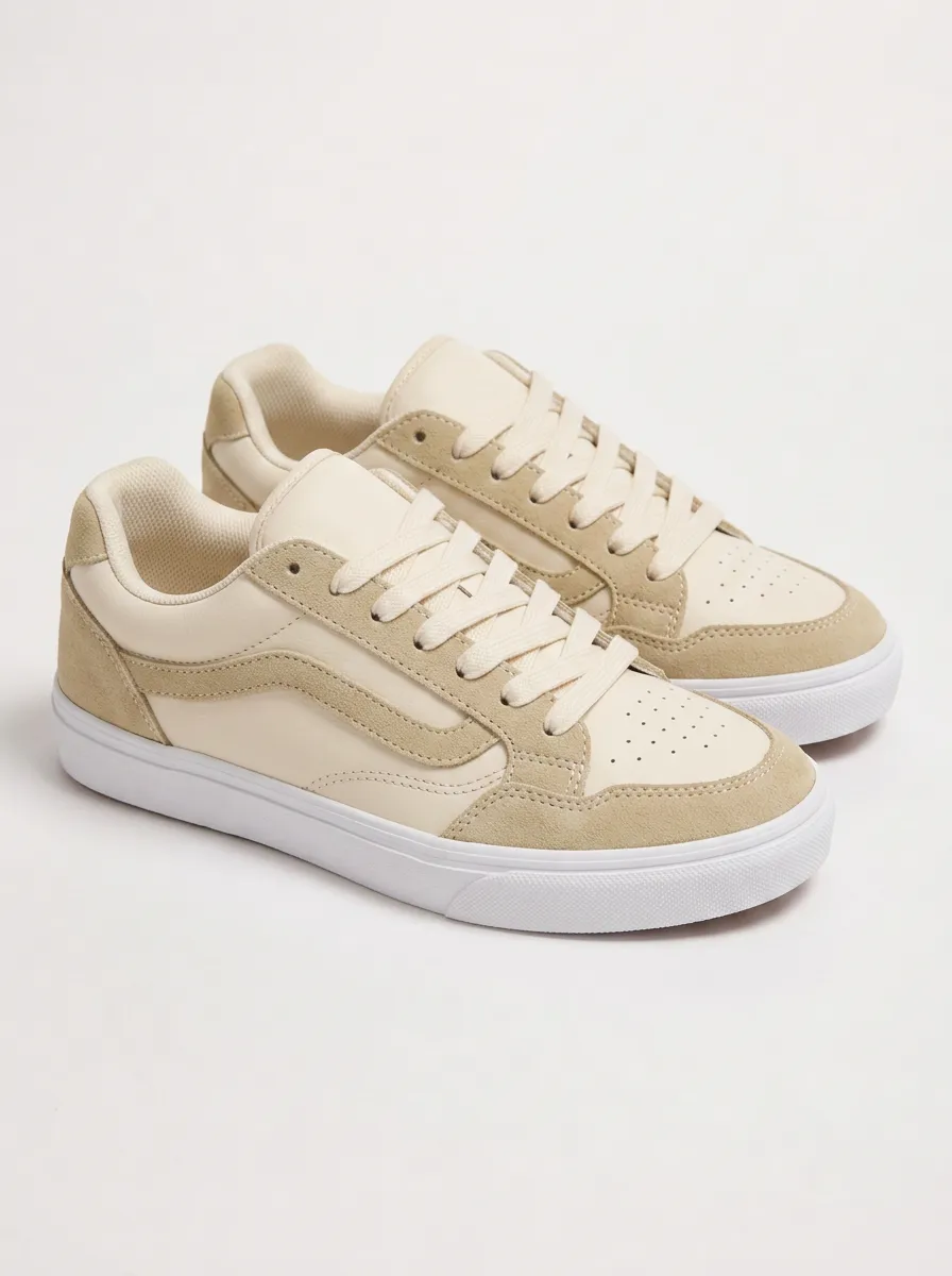 Lace-Detail Perforated Lace-Up Women's Low-Top Skate Sneakers