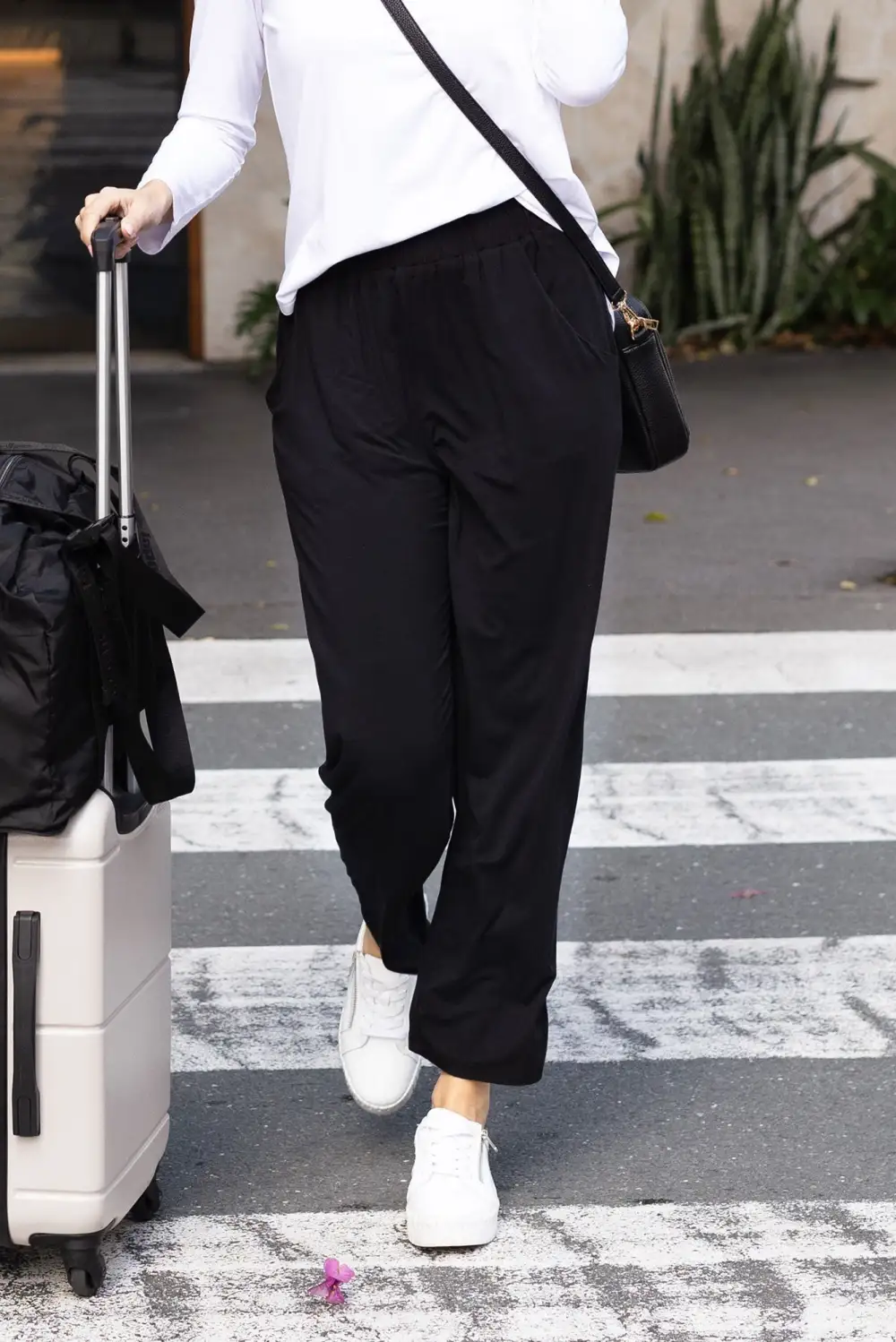 Pocketed Pants With Stretch And Lightweight
