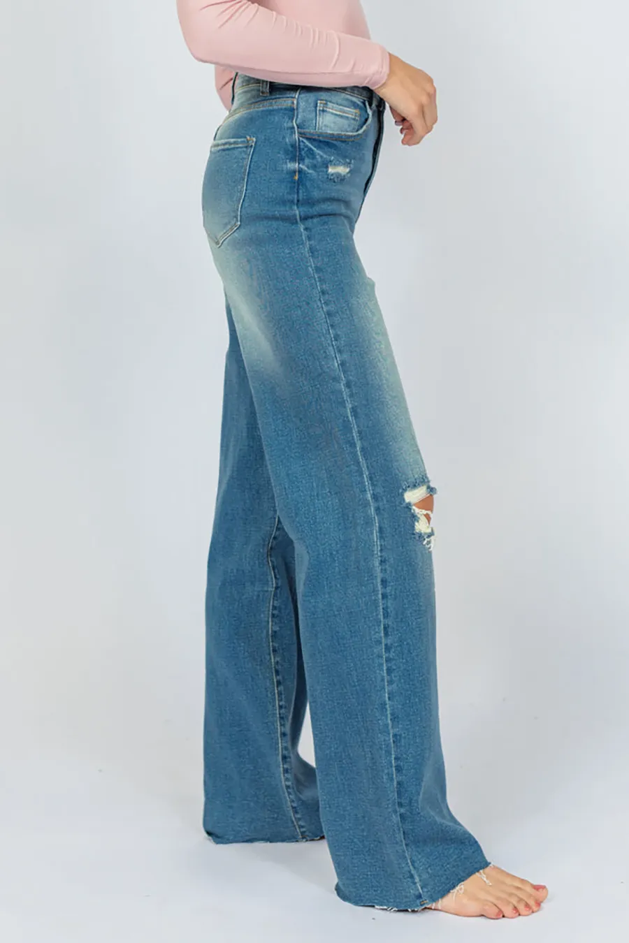 Fashionable Medium Wash Wide Leg Jeans