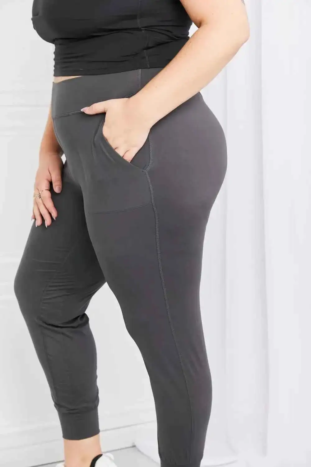 Pocketed High-Waist Leggings