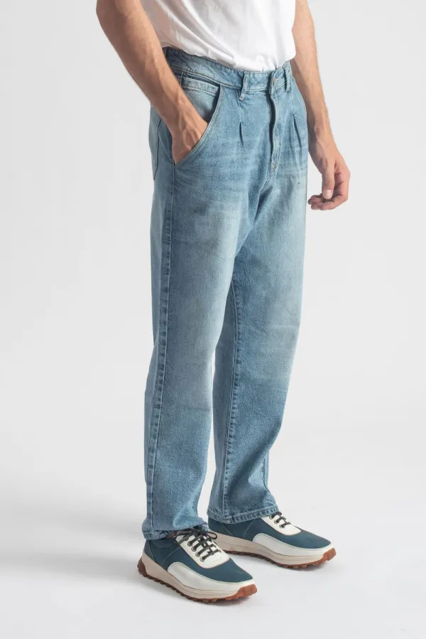 Classic Relaxed-Fit Pleated Jeans