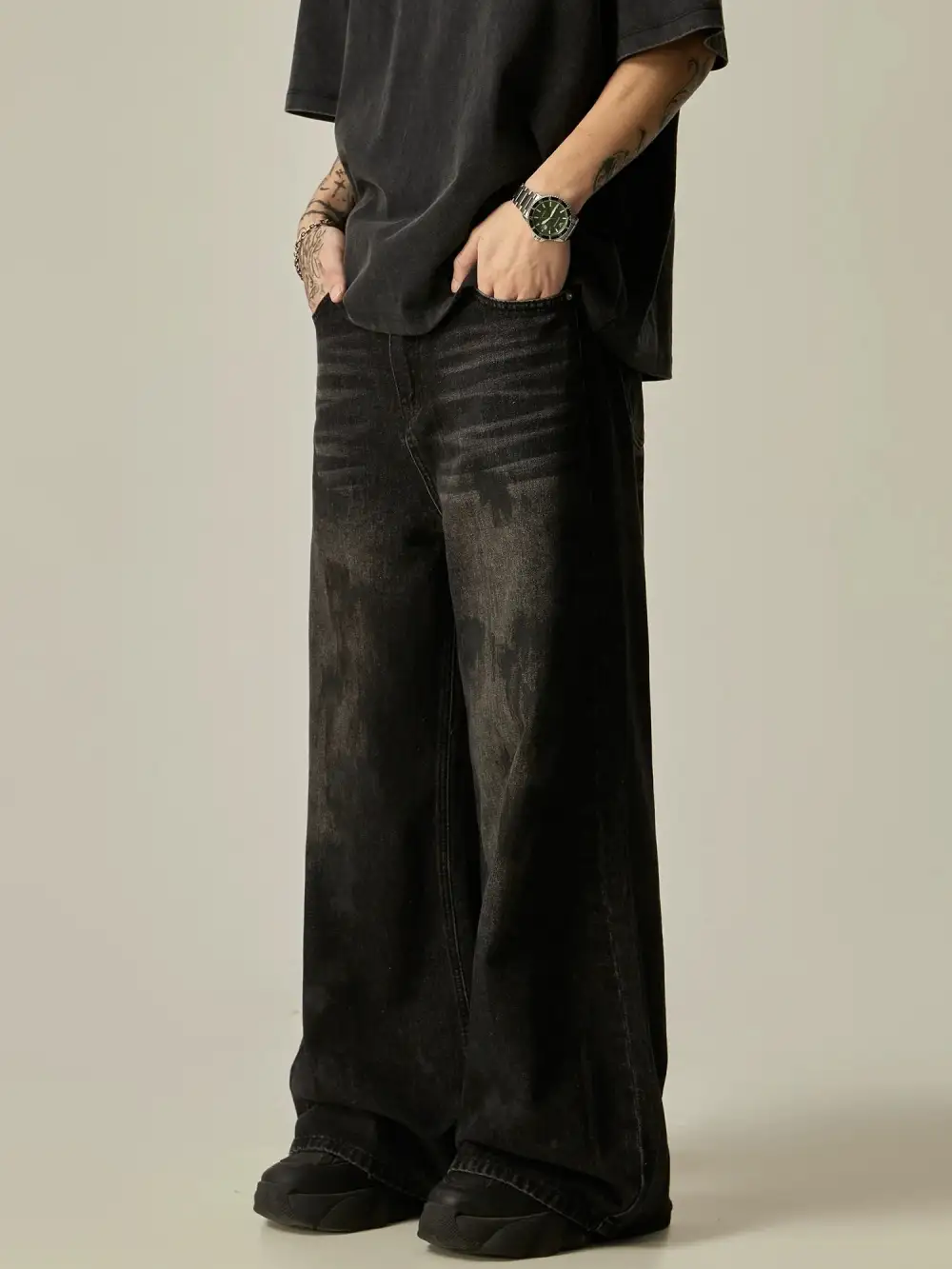 Wide-Leg Distressed Washed Jeans