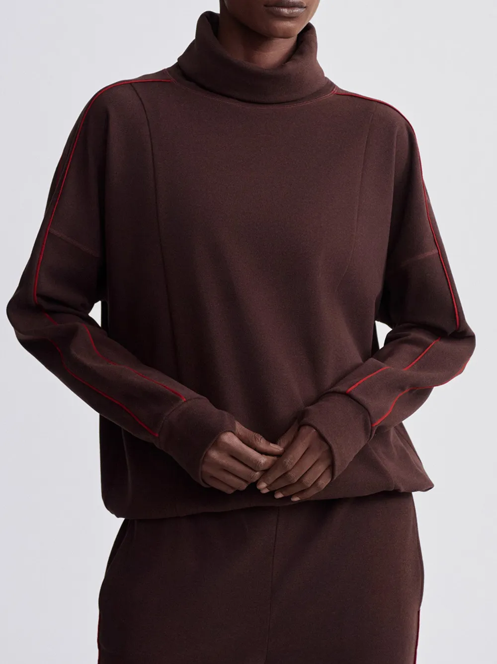 Stylish Turtleneck Contrast-Piped Sweatshirt