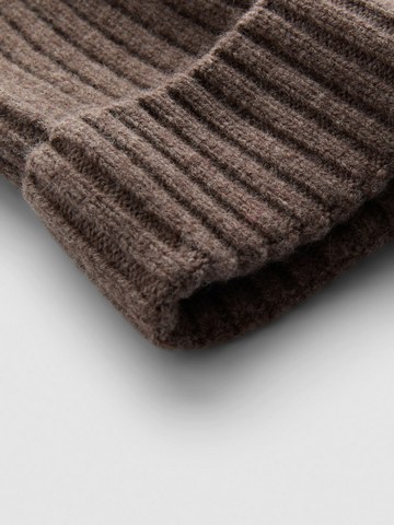 Pure Wool Beanie detail 1