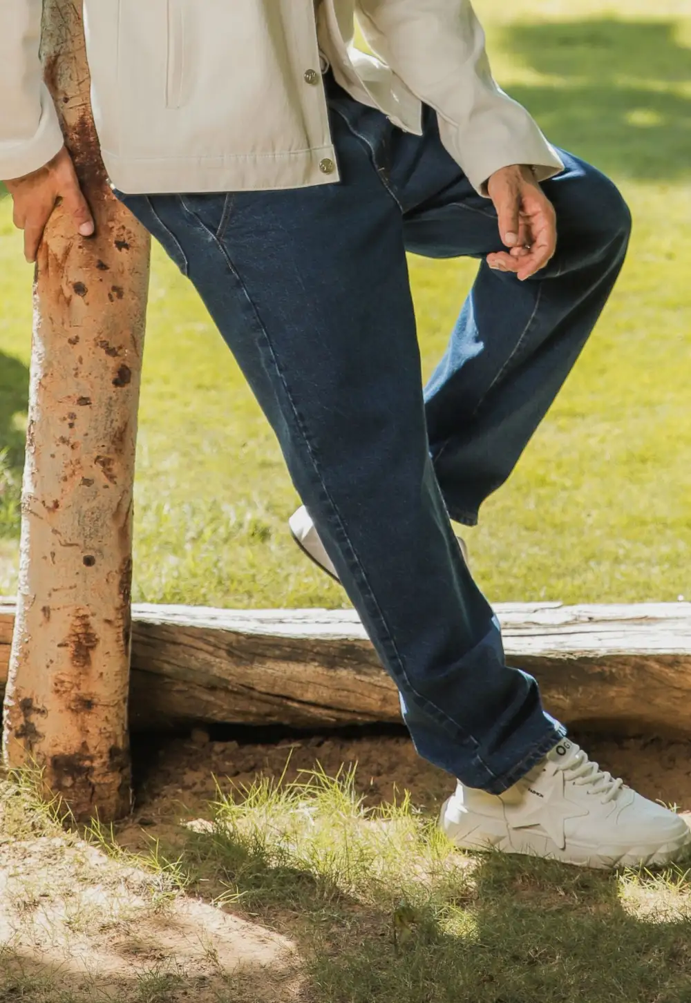 Straight-Leg Pleated Jeans