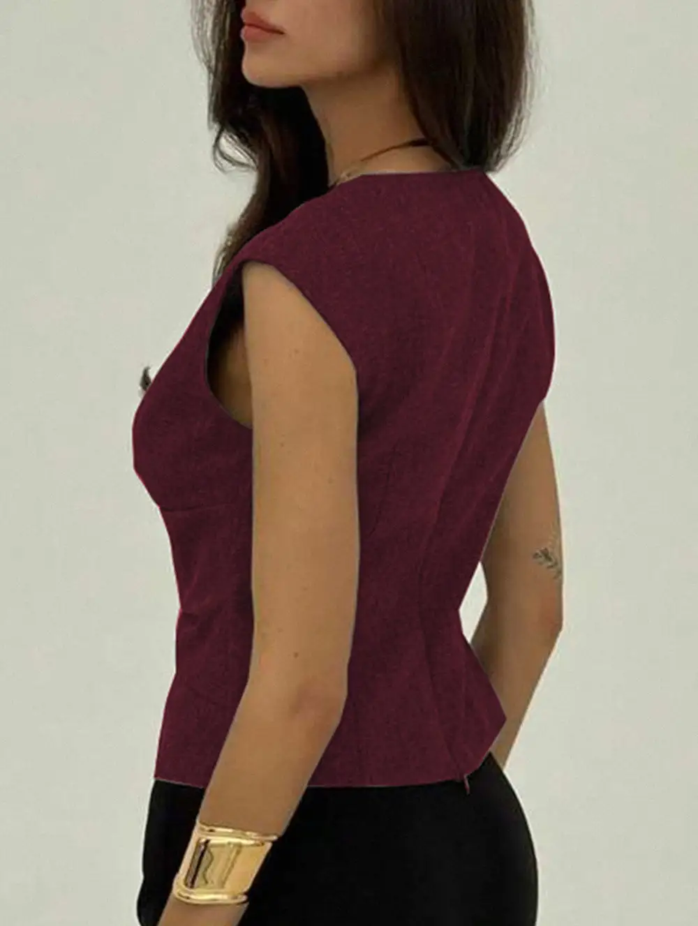 Sleeveless Fitted Waist Pullover Top
