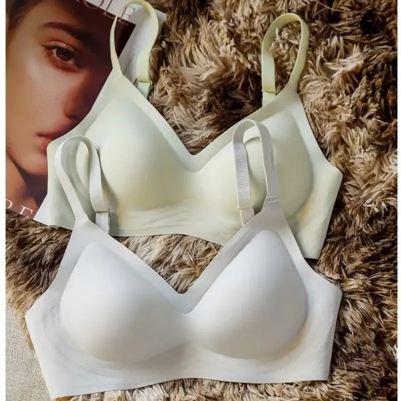 Large-Cup Wireless Minimizer Bra