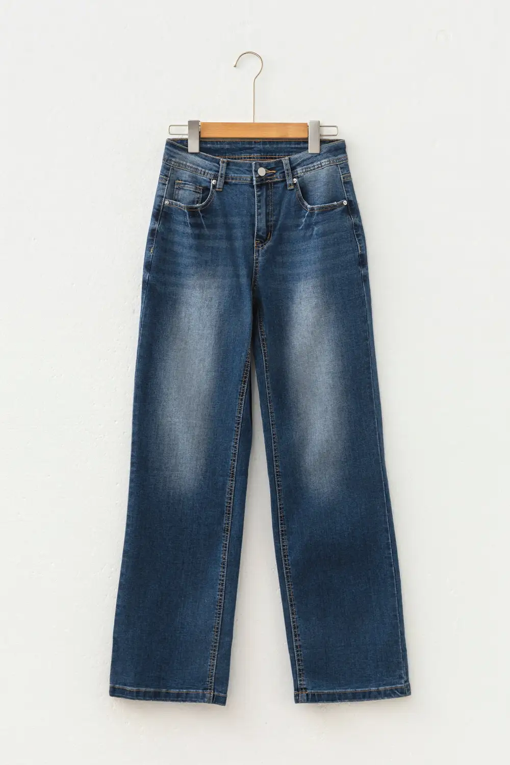 Relaxed Washed Pocketed Straight Leg Jeans
