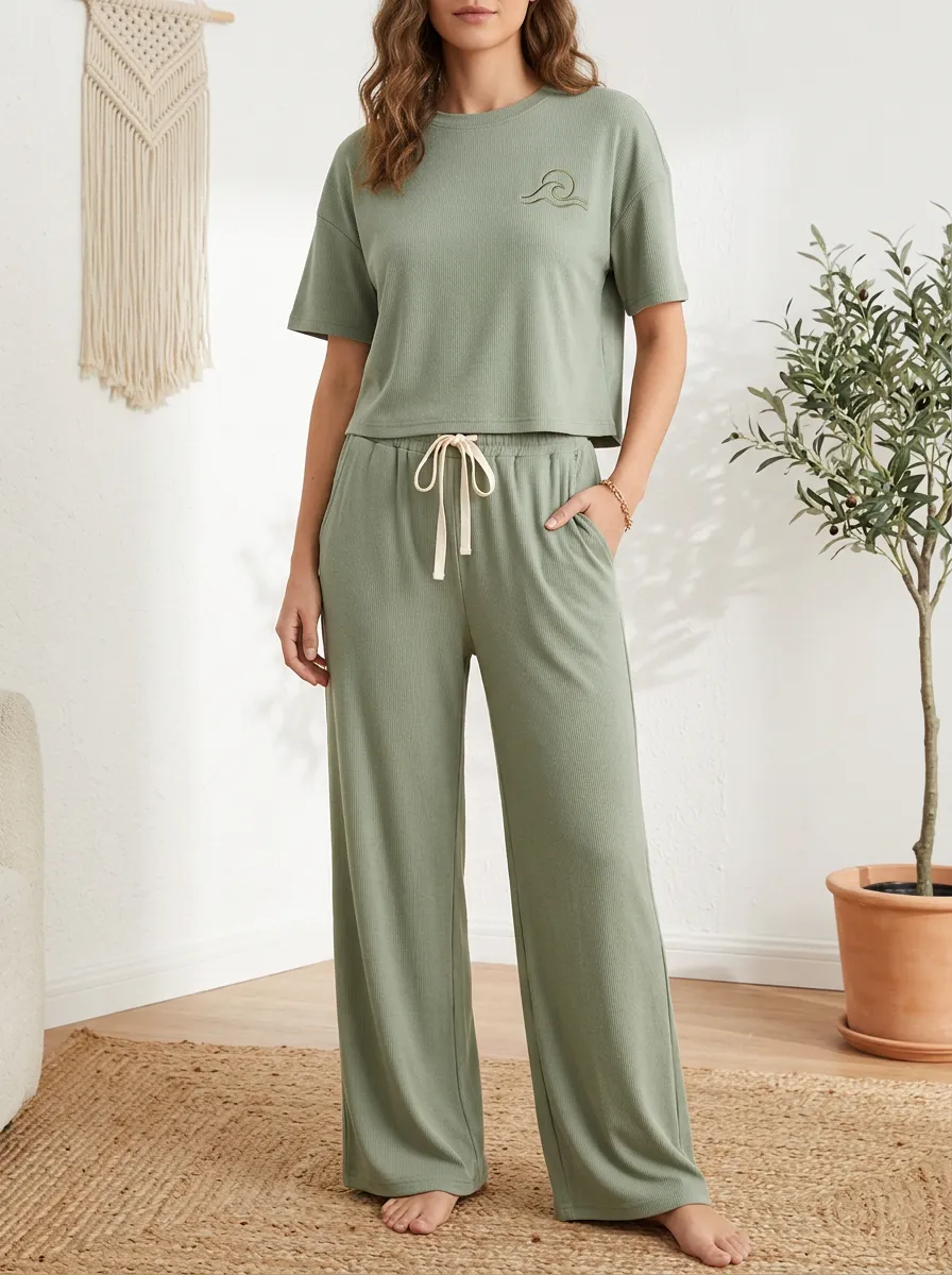 Everyday Ribbed Wave Graphic Studio Look Women's T-Shirt and Wide Leg Lounge Set