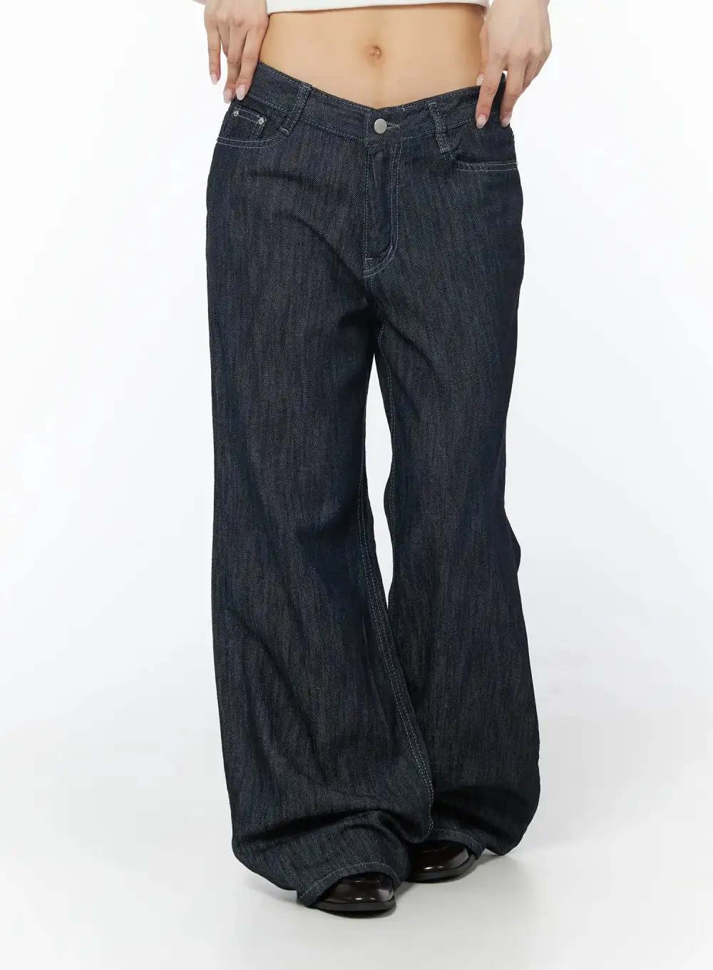 Wide-Fit Solid Wide Leg Jeans