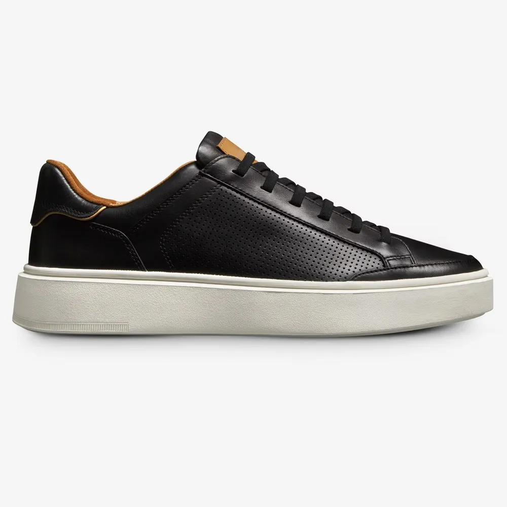 Plain Modern Look Sneaker