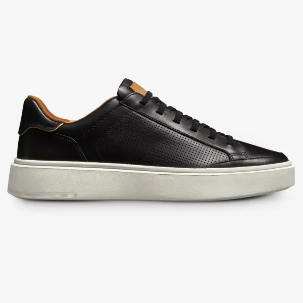 Plain Modern Look Sneaker