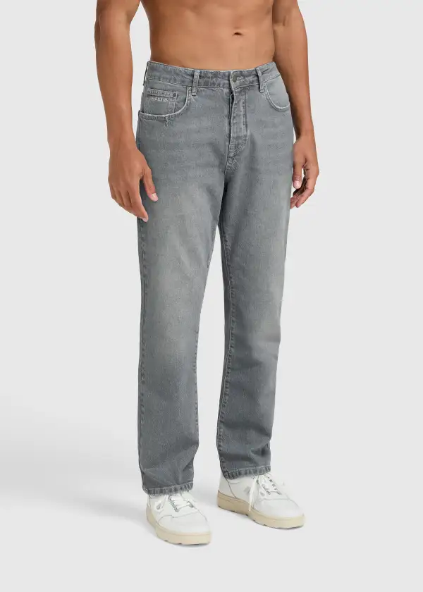 Straight Jeans