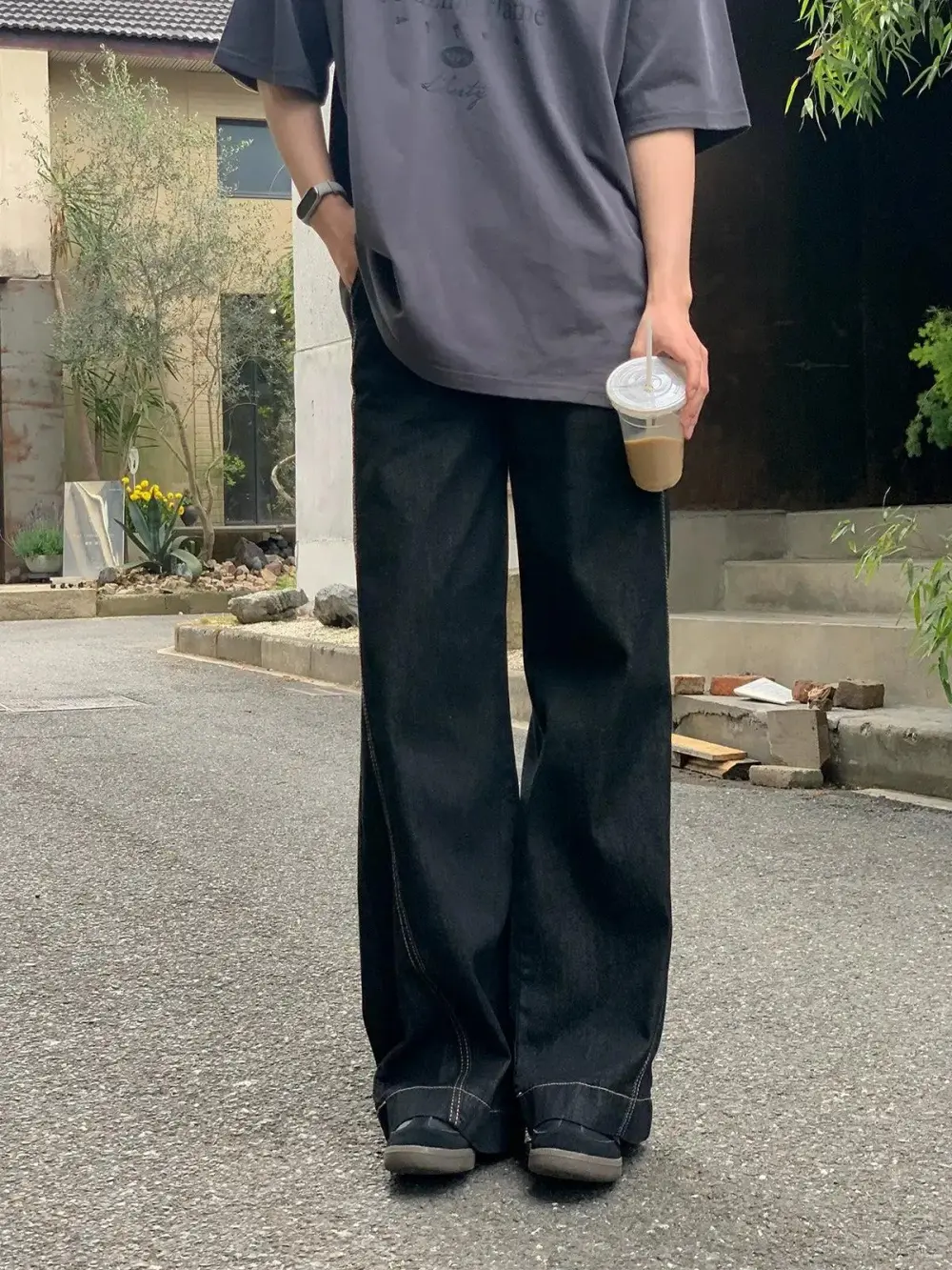 Contrast Stitched Wide Leg Jeans