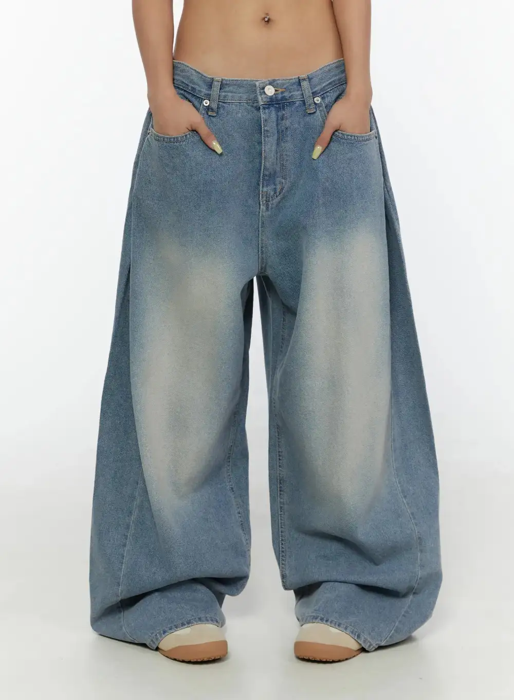 Low-Waisted Pintuck Baggy Jeans
