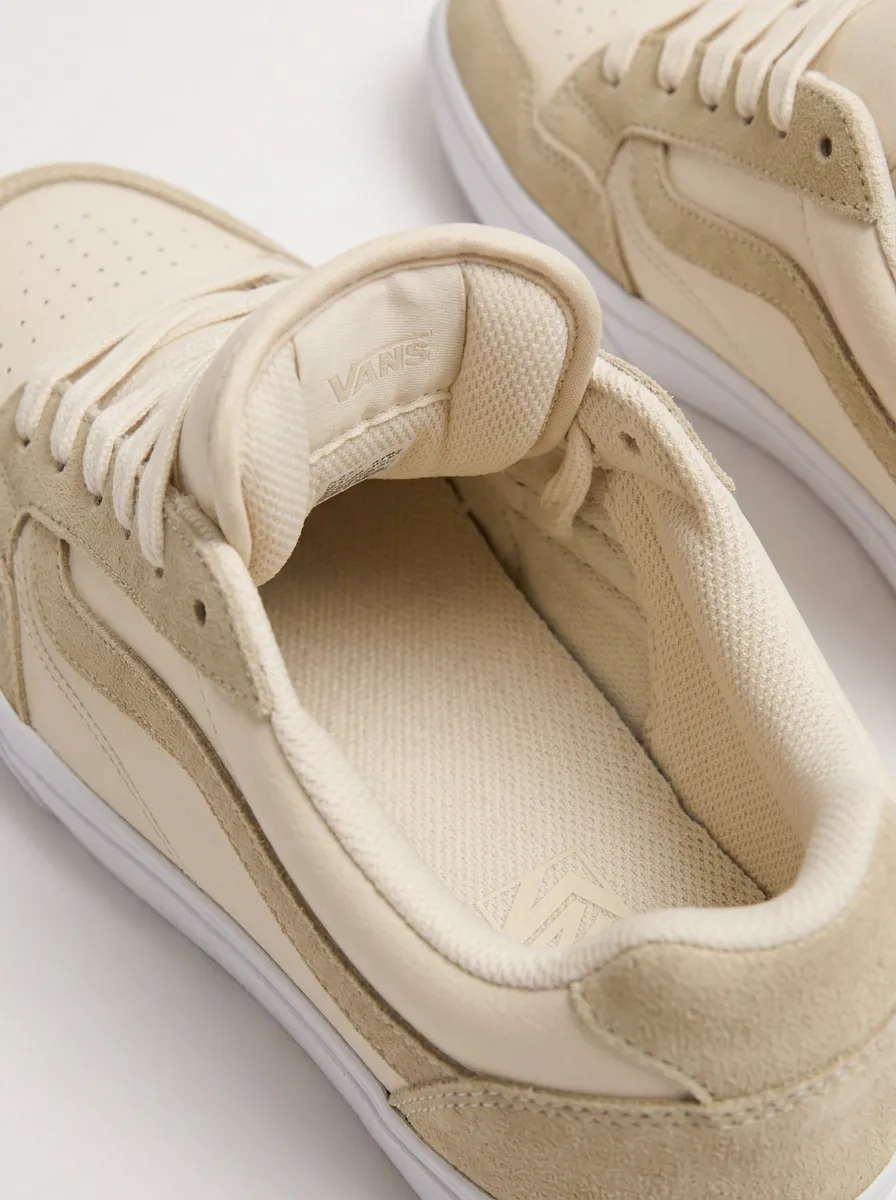 Lace-Detail Perforated Lace-Up Women's Low-Top Skate Sneakers