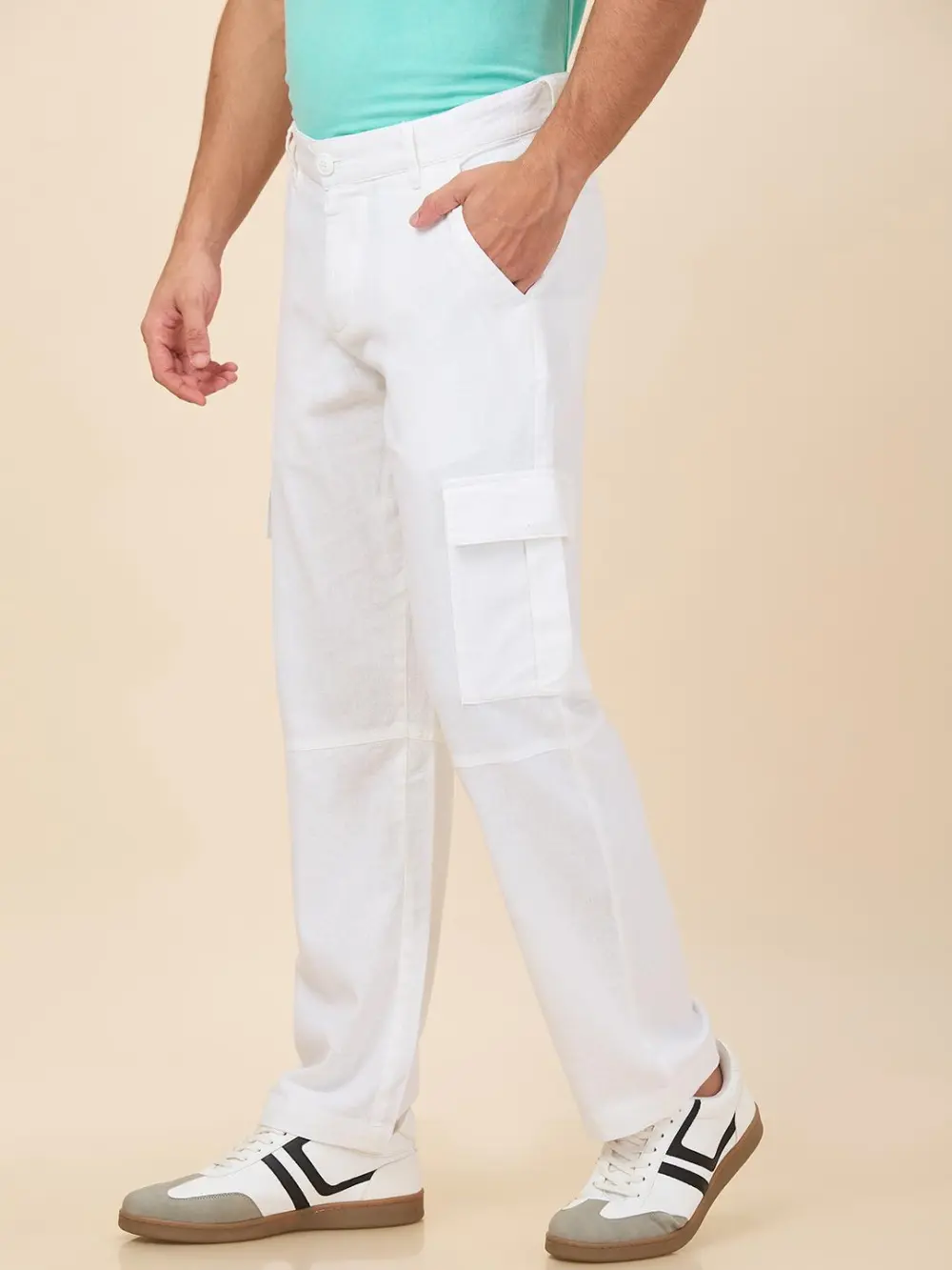 Modern Straight-Fit Mid-Rise Cargo Trousers
