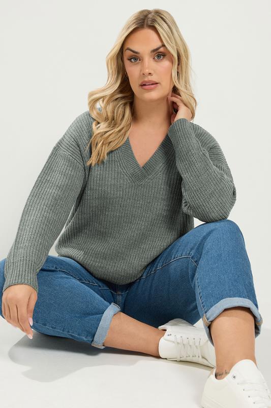Plus Size Grey V-Neck Knitted Jumper detail 1