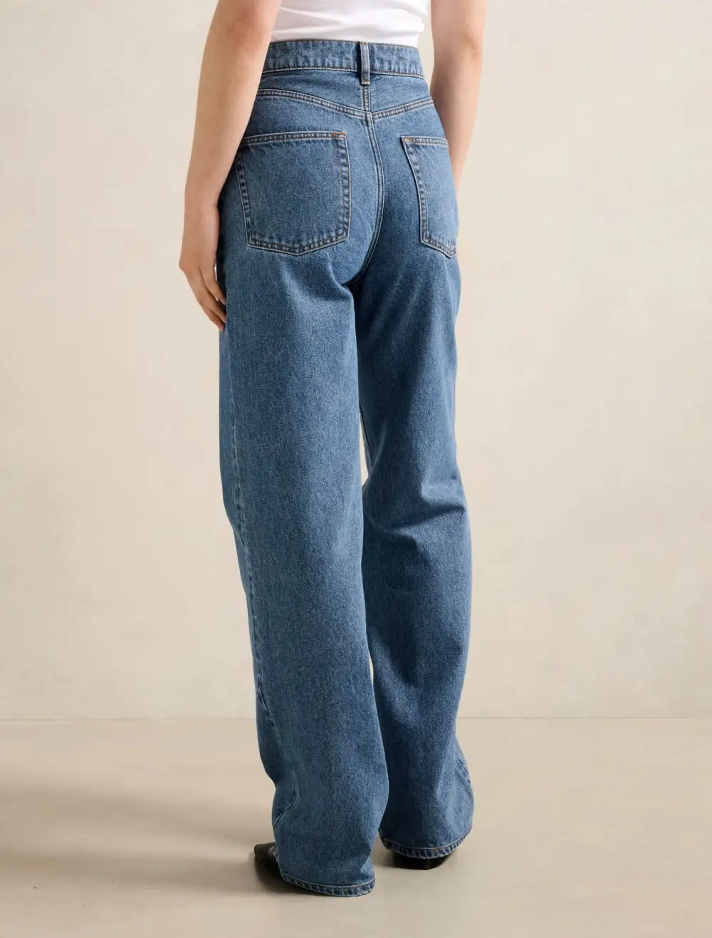 Light Wash Straight Leg Jeans