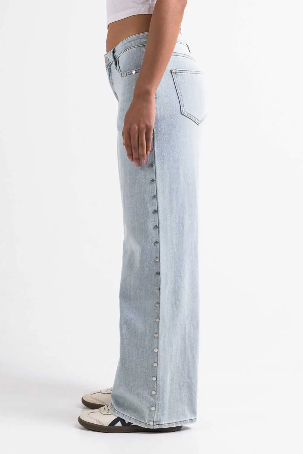 Chic Mid Rise Wide Leg Jeans