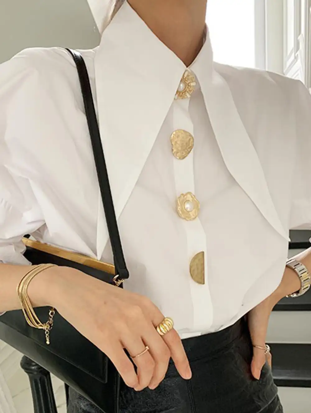 Point Collar Lantern Sleeve Shirt