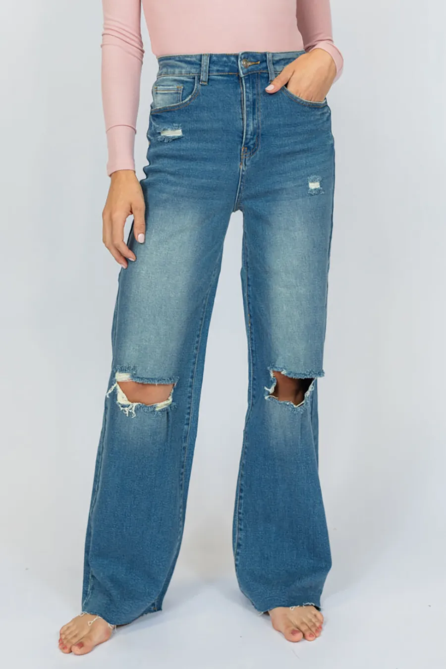 Fashionable Medium Wash Wide Leg Jeans