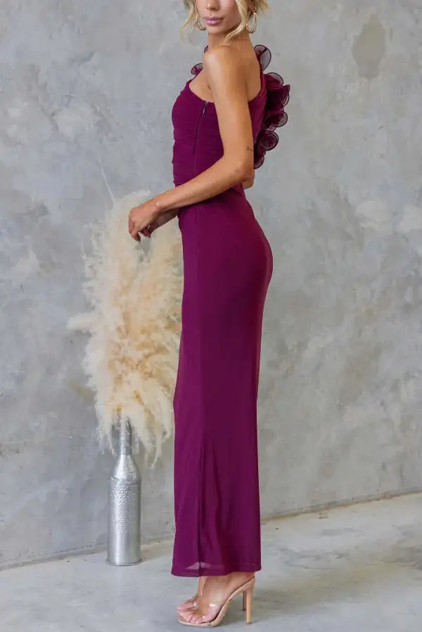 Sophisticated Sleeveless And Flowing Maxi Skirt