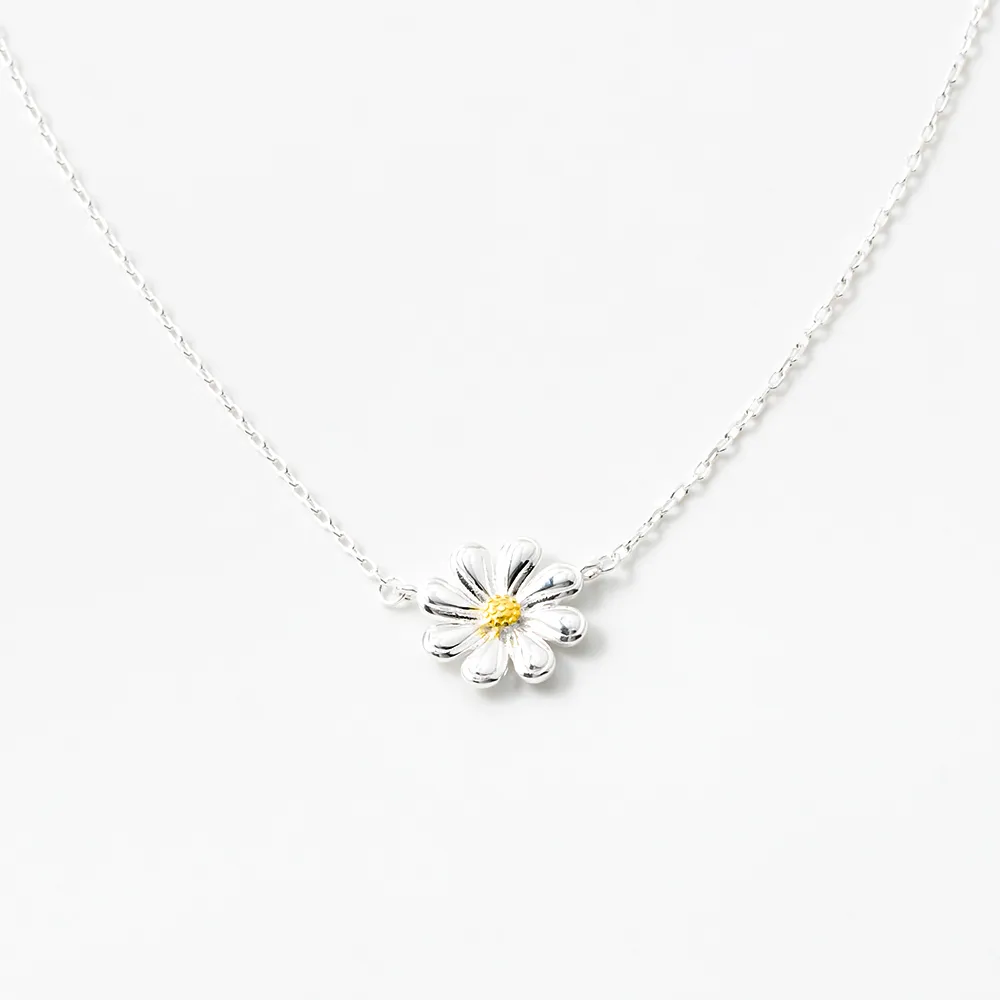 Daisy Bloom Pendant Necklace