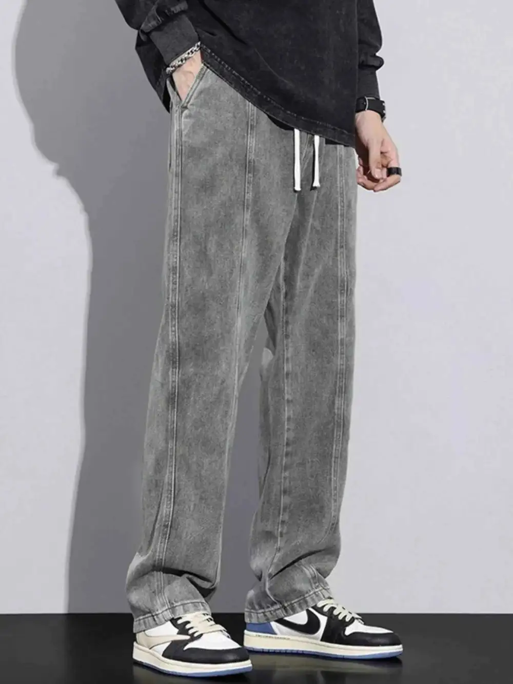 Relaxed Fit Drawstring Jeans