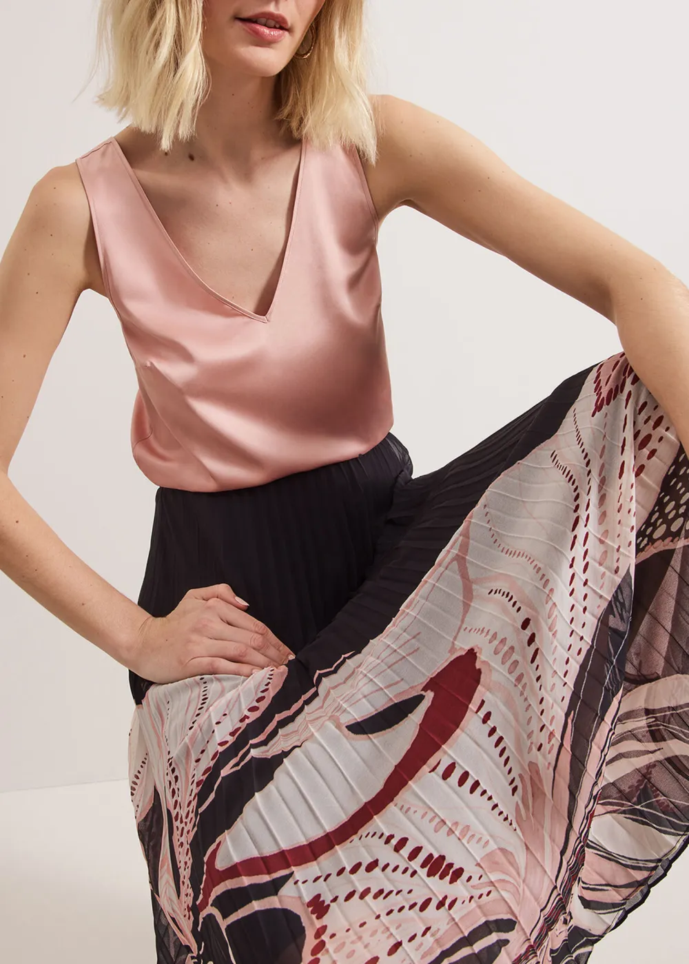 Floral Print Black Pleated Skirt