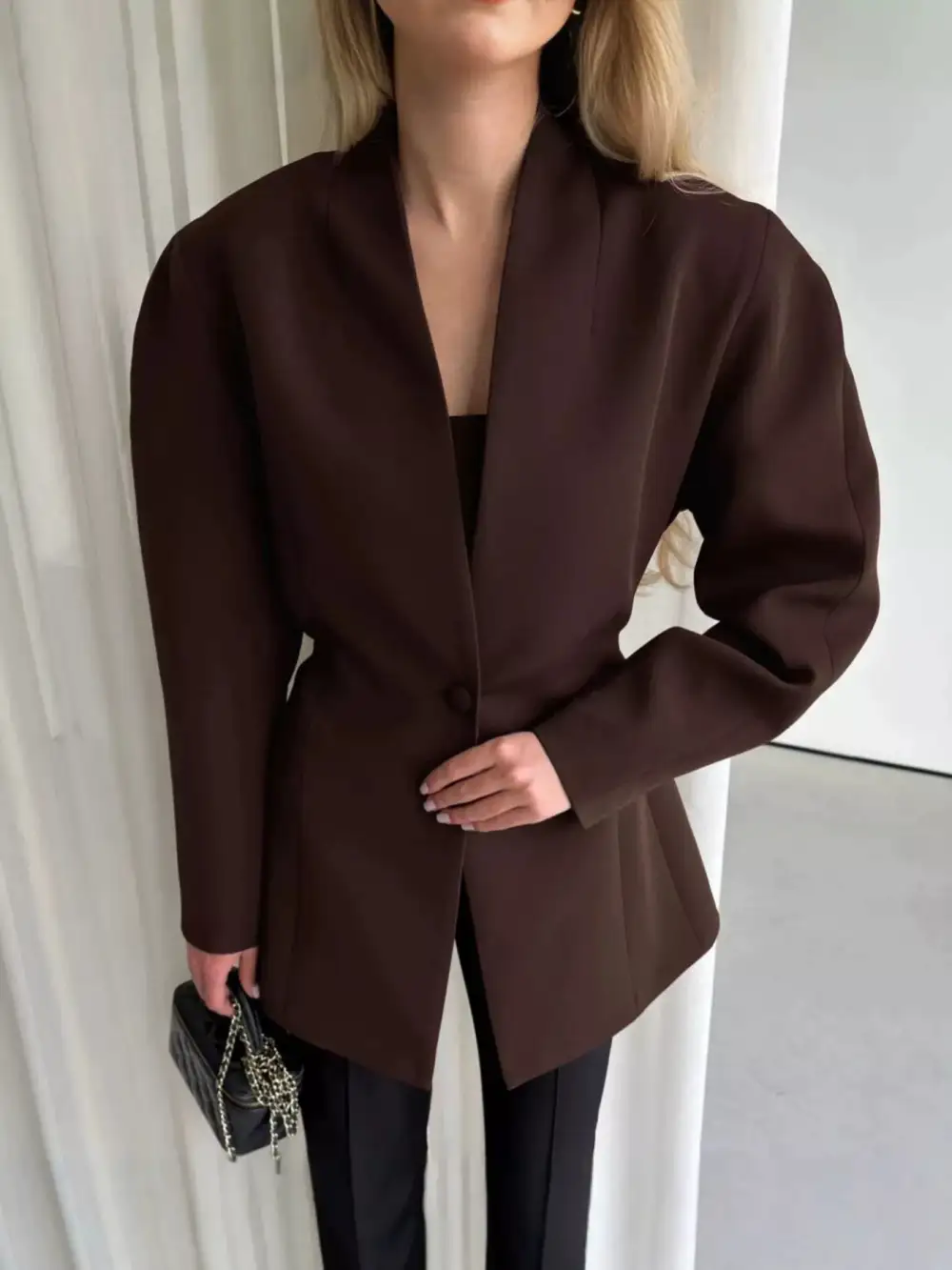 Polished Single-Button Long-Sleeve Blazer