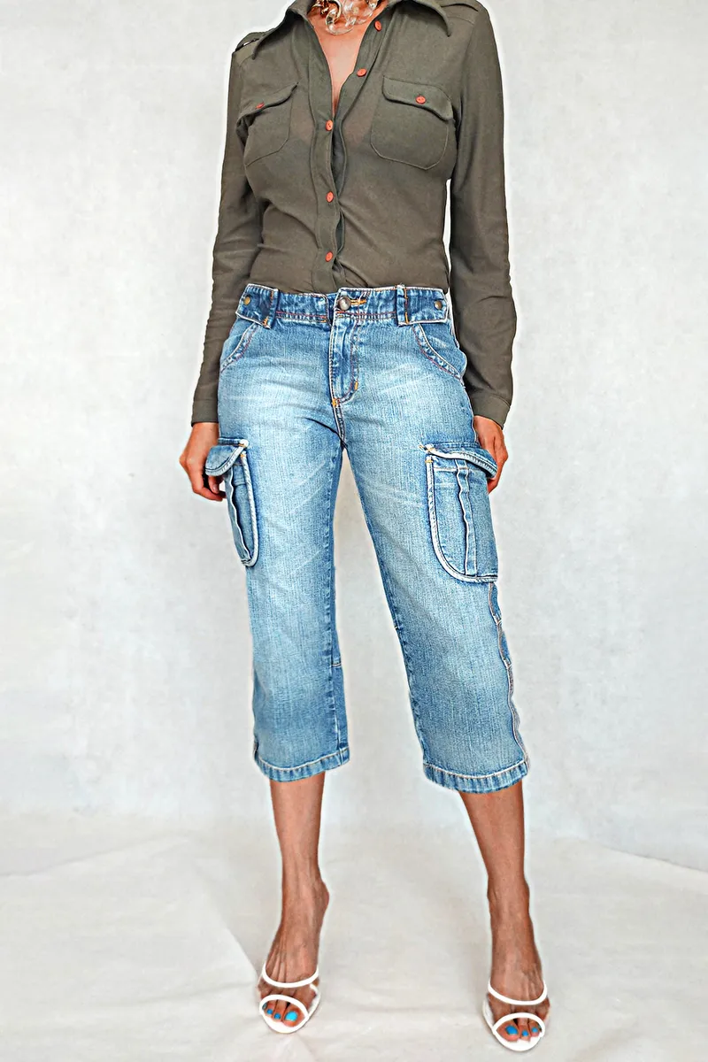 Flap Pocket Low Rise Capri Jeans