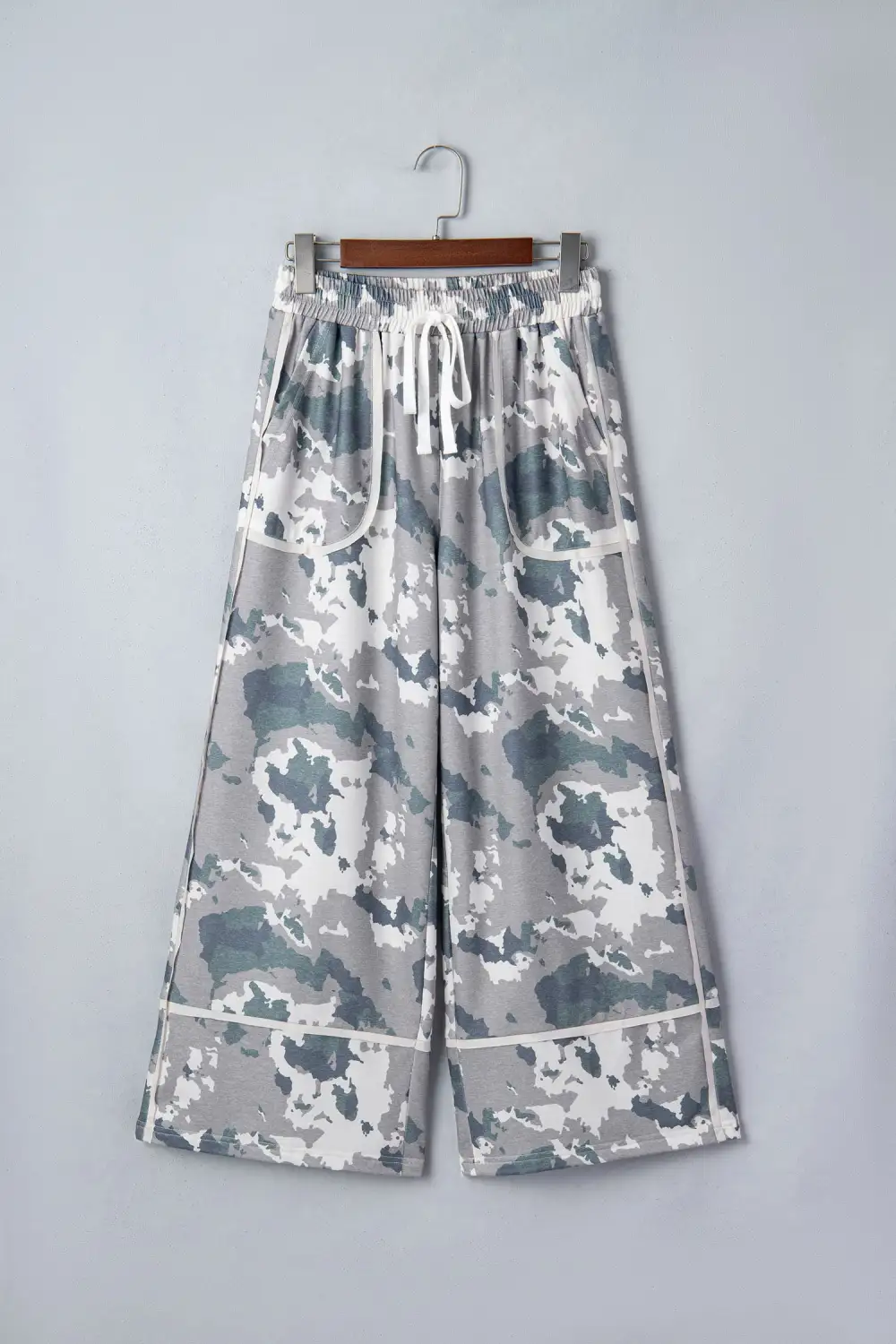 Camouflage Print Contrast Lace Up Raw Edge Pocketed Loose Trousers