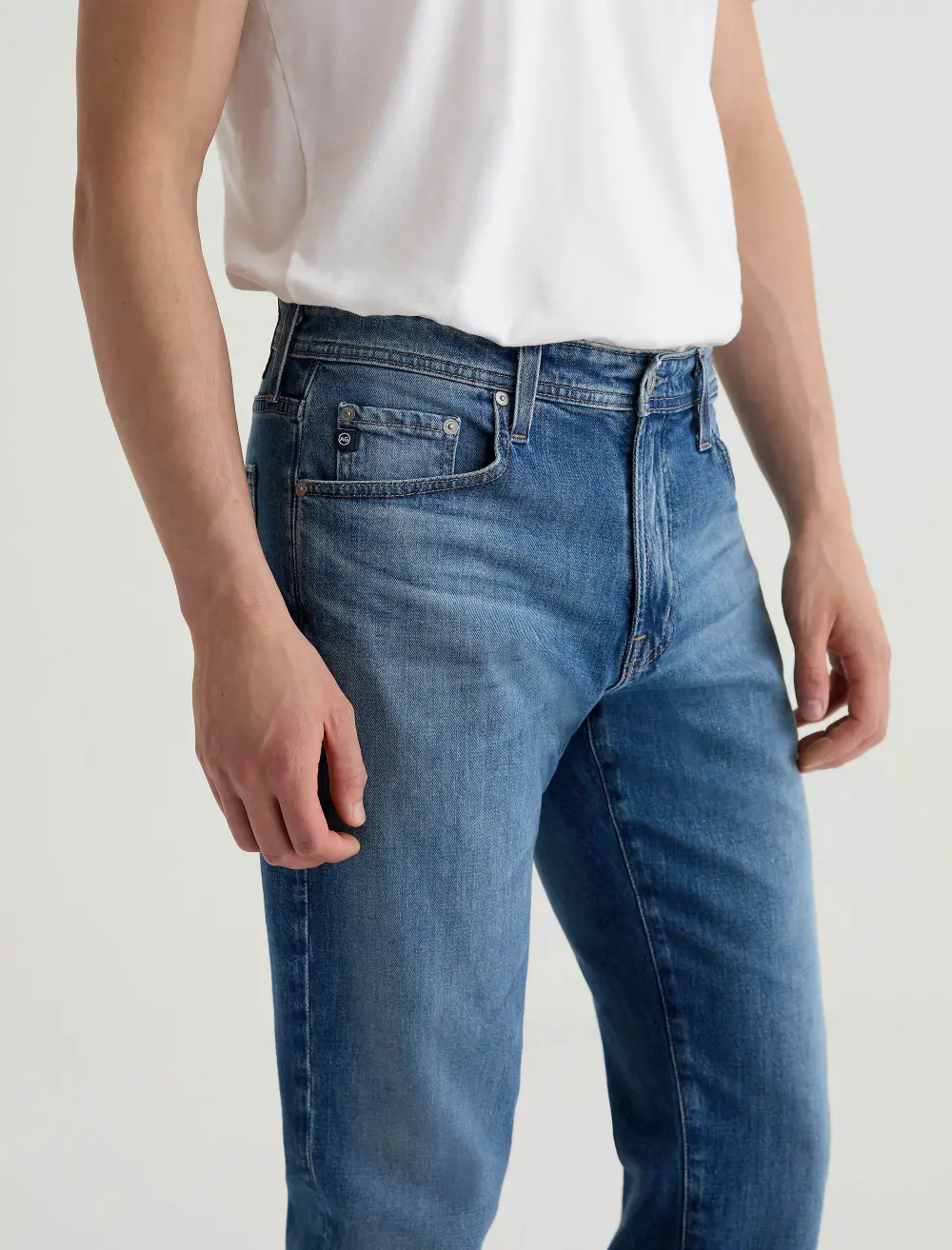 Men's Straight Mid Rise Zip Fly Jeans
