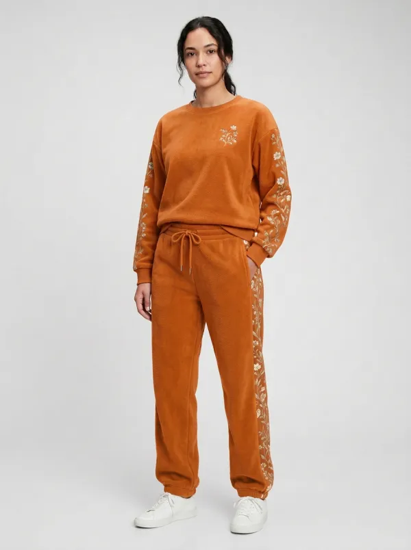 Women's Sleeve-Embroidered Crewneck Sweatshirt And Side-Detail Jogger Fleece Lounge Set