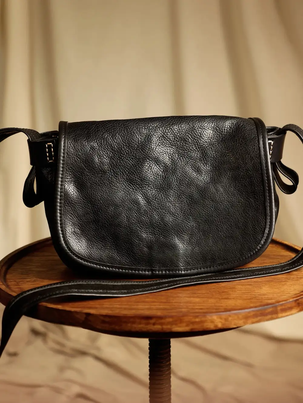 Versatile Ease: Casual Luxury Soft Leather Clutch