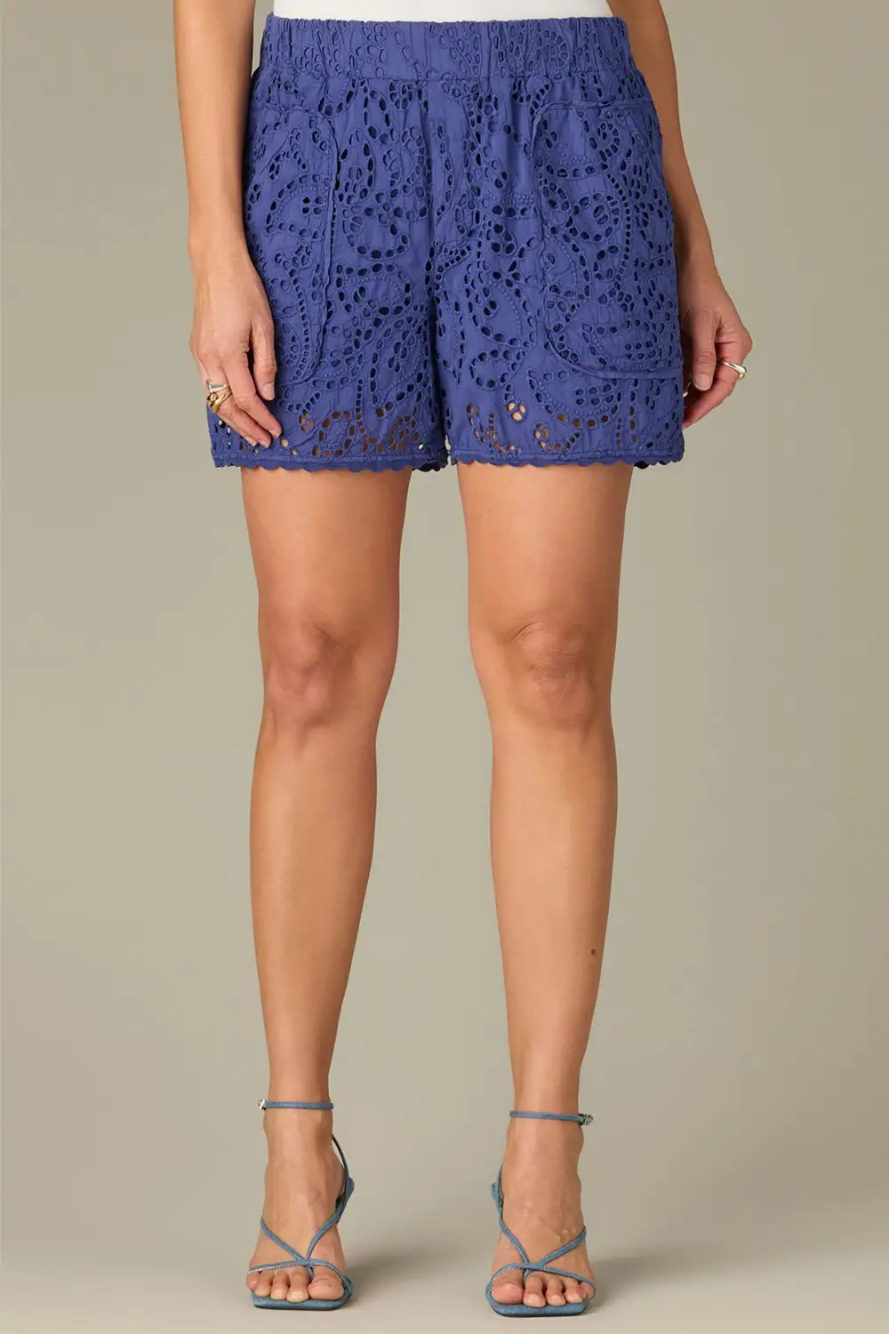 Patch Pocket Eyelet Petite Glider Shorts Scallop