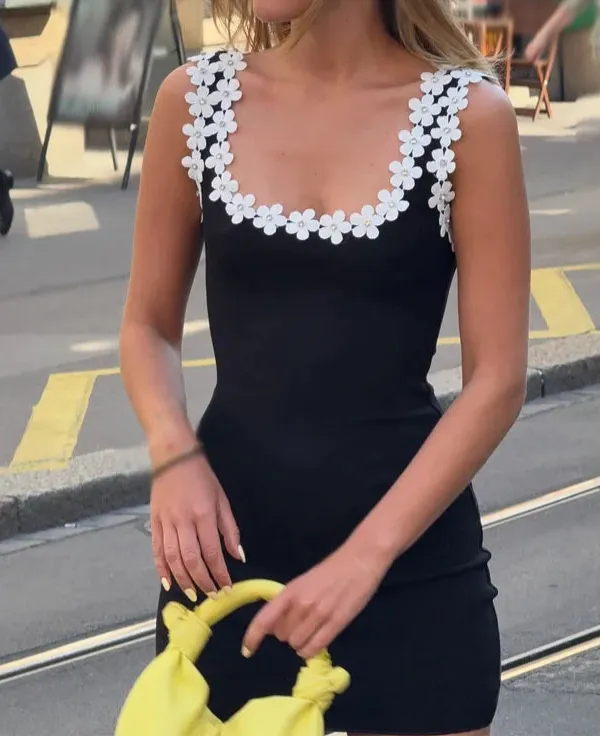 Chic Refined Women's Floral Mini Dress