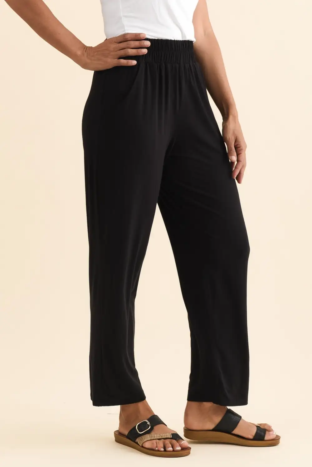 Pocketed Pants With Stretch And Lightweight