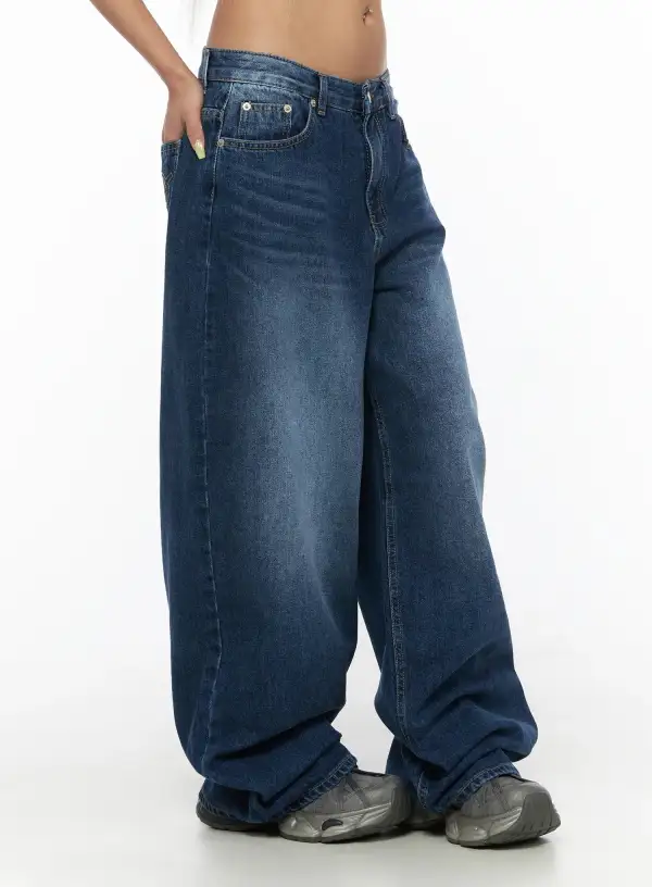Embroidered Low-Rise Baggy Jeans