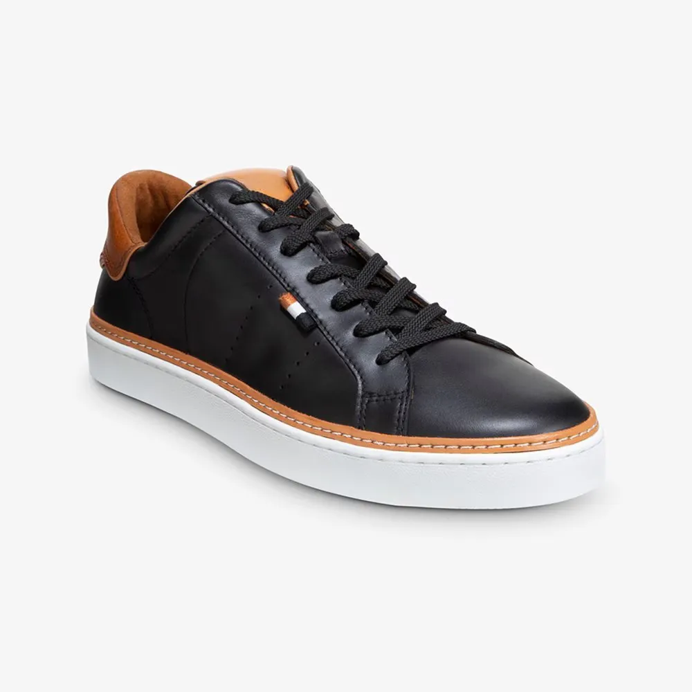 Slightly Roomier Feel Lace-up Casual Style Sneaker
