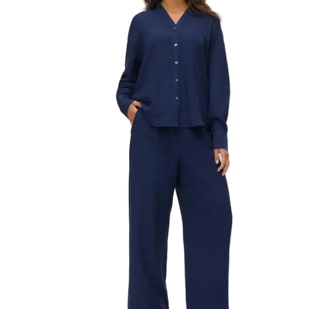 Button-Up Long-Sleeve Women's Shirt