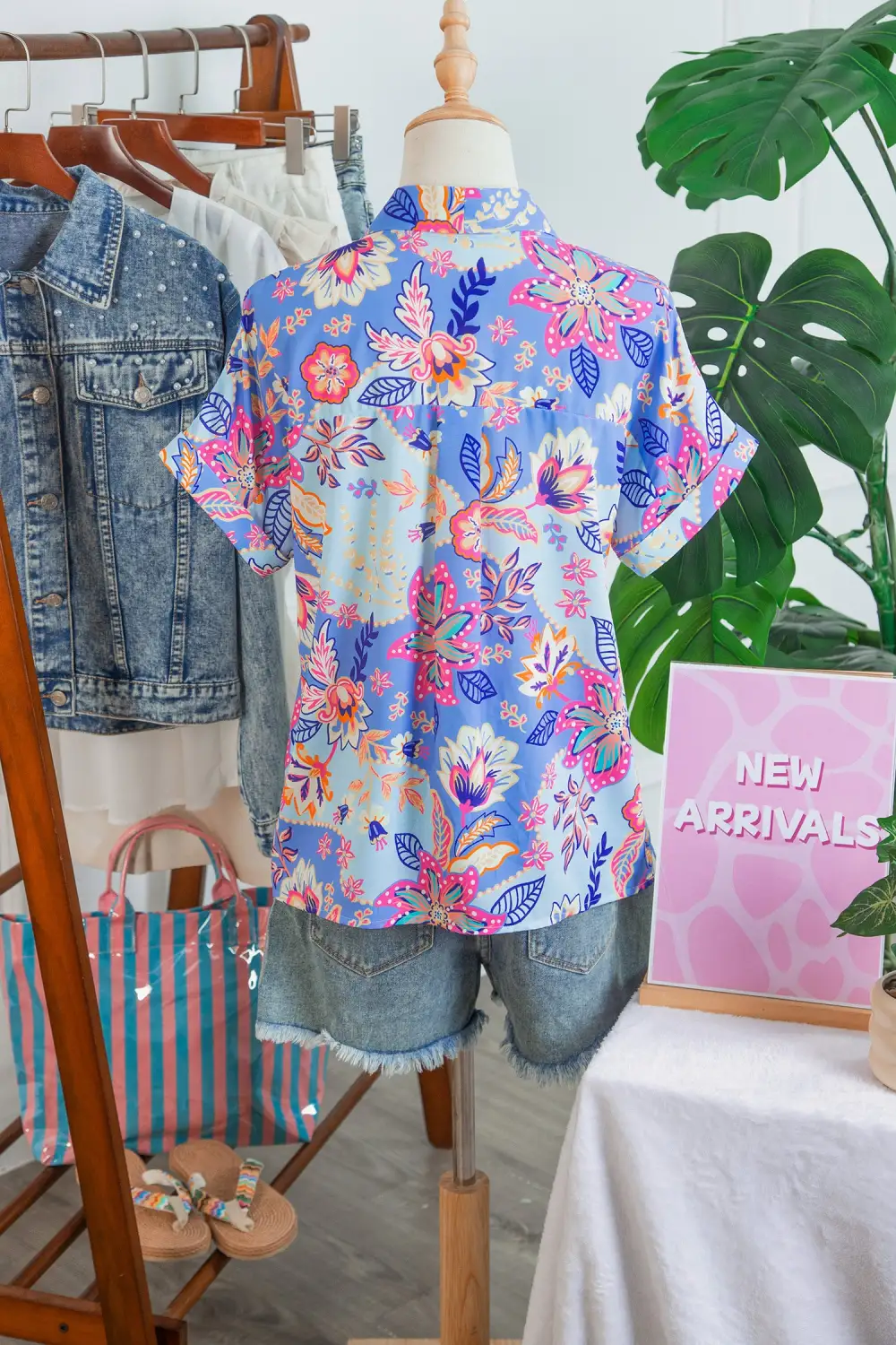 Women's Floral Print V Neck Vacation Style Top