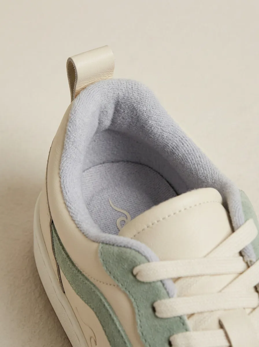 Lace-Detail Embroidered Lace-Up Women's Low-Top Skate Sneakers