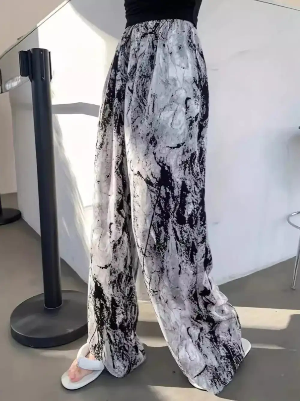 Relaxed Abstract Print Wide Leg Pants