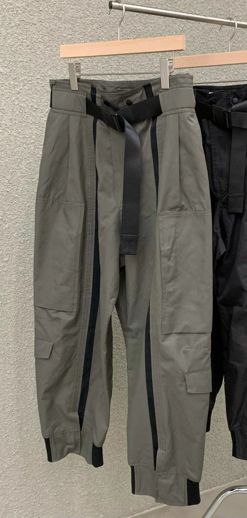 Weekend Core Relaxed Solid Cargo Pants